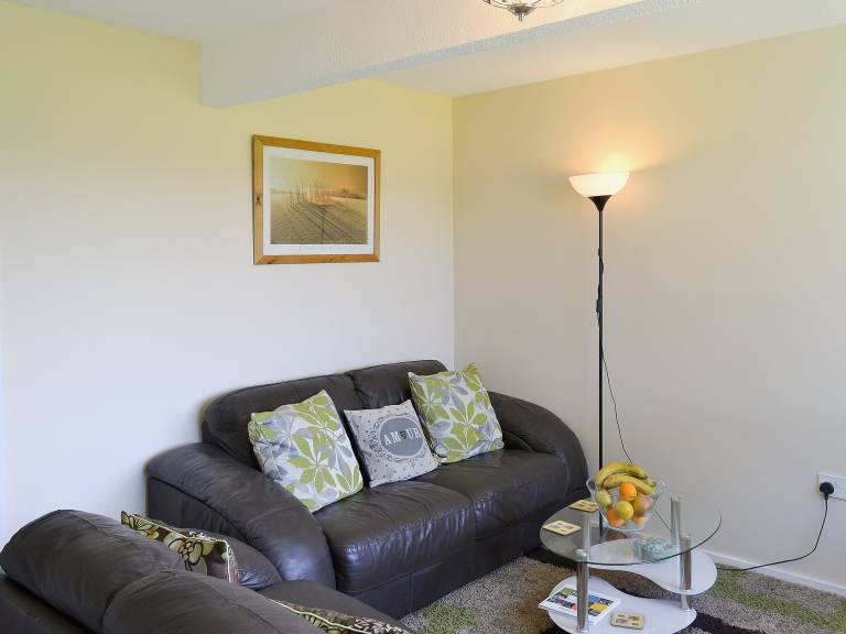 Family-oriented pleasant cottage with pool | Next to the beach | Pet-friendly — photo 4