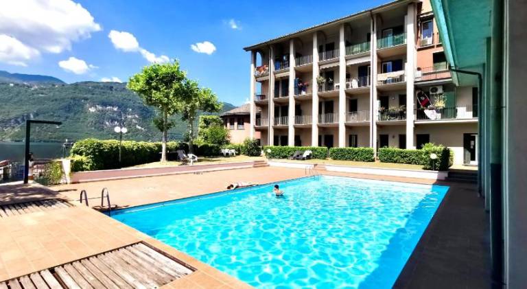 Apartment with pool in Varenna