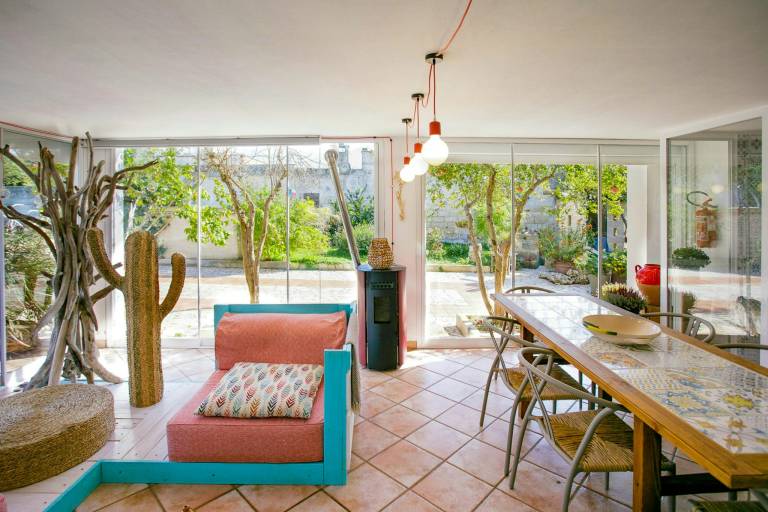 House with BBQ, patio & garden in Taranto