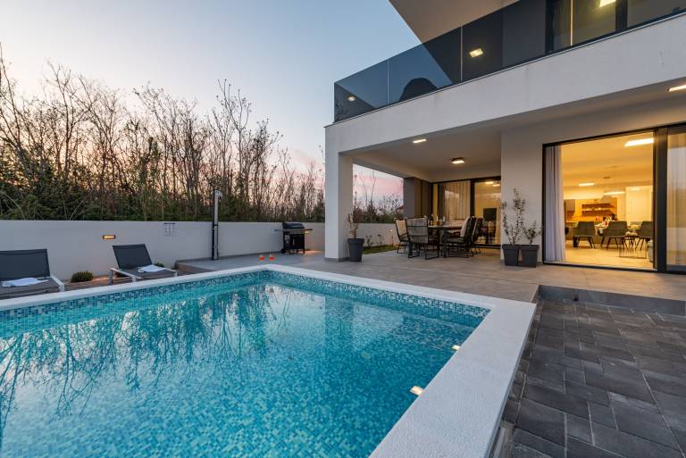 Family-oriented villa with terrace, barbeque & pool | Pets allowed — photo 4