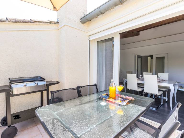 Holiday apartment with barbecue & terrace — photo 3