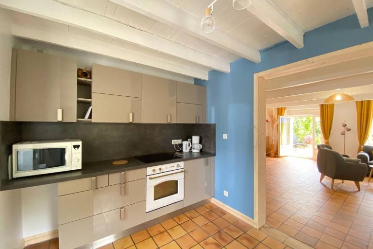 Fully equipped charming vacation home with yard & terrace | Dogs allowed — photo 5