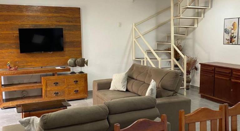 Serviced apartment with barbeque, pool & yard | Pet-friendly — photo 2