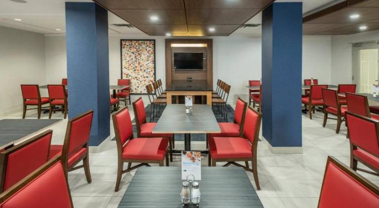 Holiday Inn Express Hotel & Suites Medicine Hat Transcanada Hwy 1 By IHG — photo 4