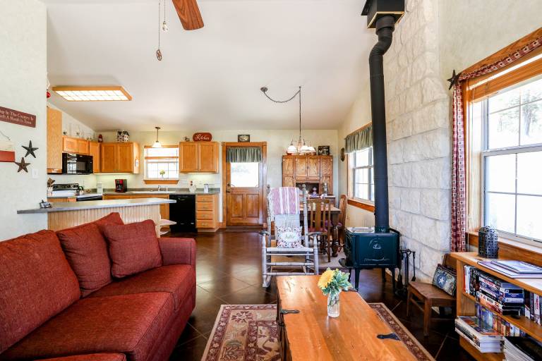 House with patio & grill — photo 4