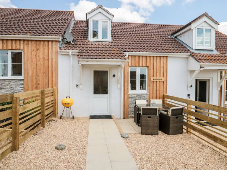 Cottage with garden & grill | Beach view in Weymouth