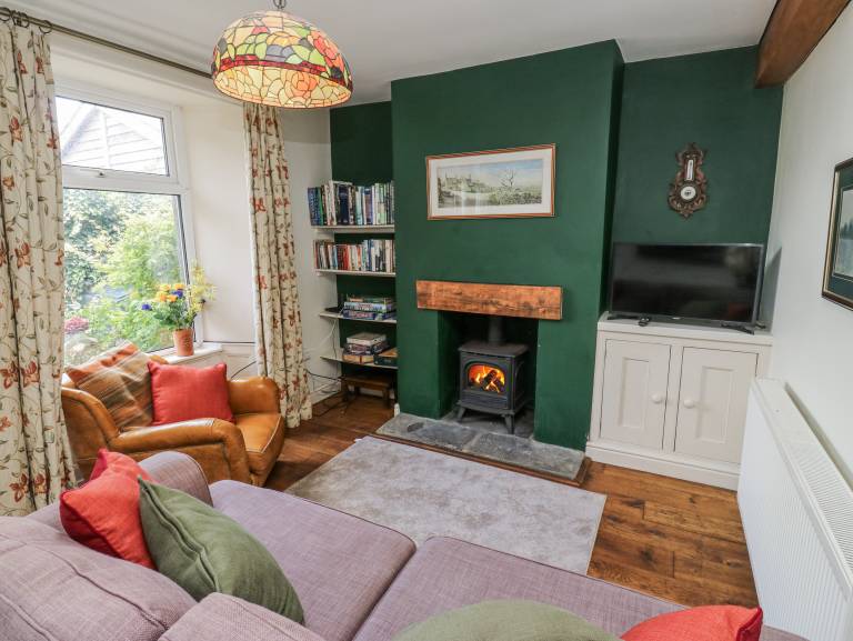 Cottage with garden — photo 4