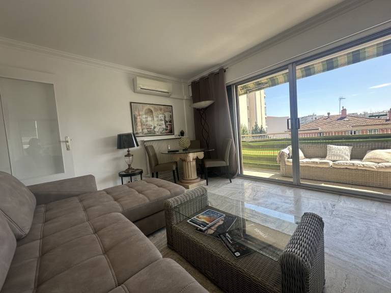 Holiday apartment with terrace in Grasse