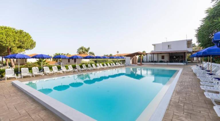 Pleasant serviced apartment with barbeque & pool | Close to the beach | Good for workation | Dogs allowed in Ricadi