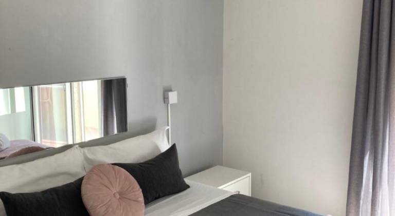 De Gasperi House- Elegante appartamento, con terrazza, nel cuore di Napoli — photo 2