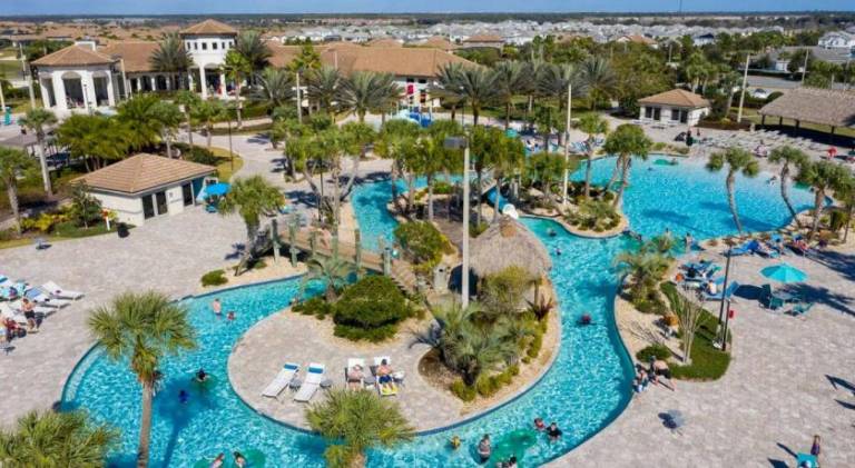 Vacation home with jacuzzi & pool — photo 3