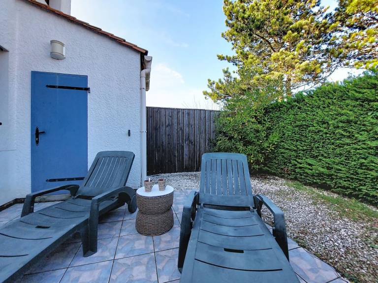 House with pool, patio & barbeque — photo 4