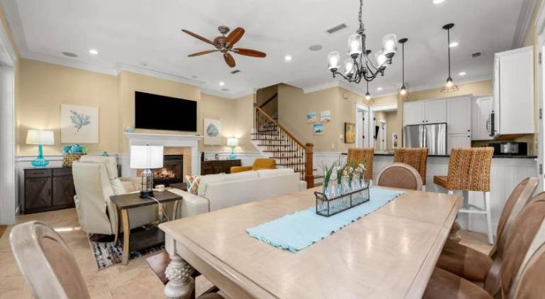 Vacation home with pool — photo 4