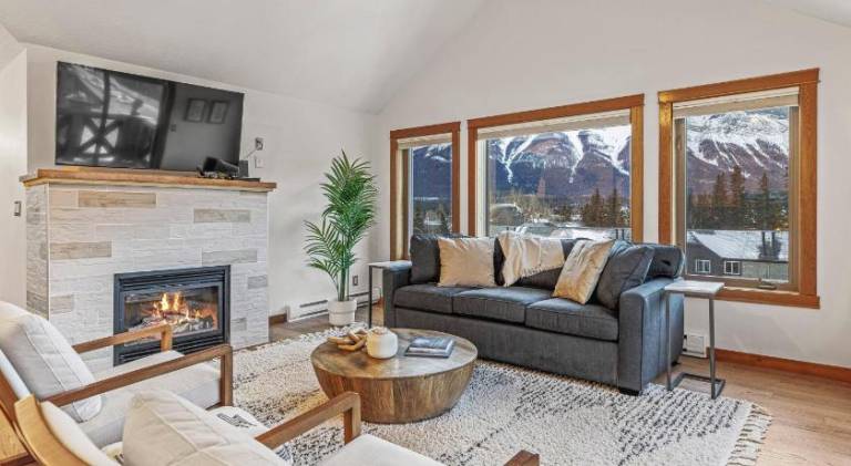 Rental apartment with hot tub in Canmore, AB