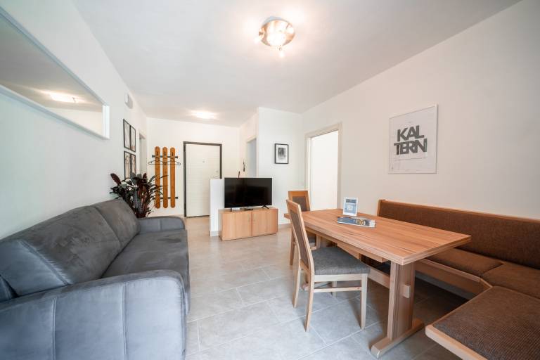 Holiday apartment with yard — photo 2