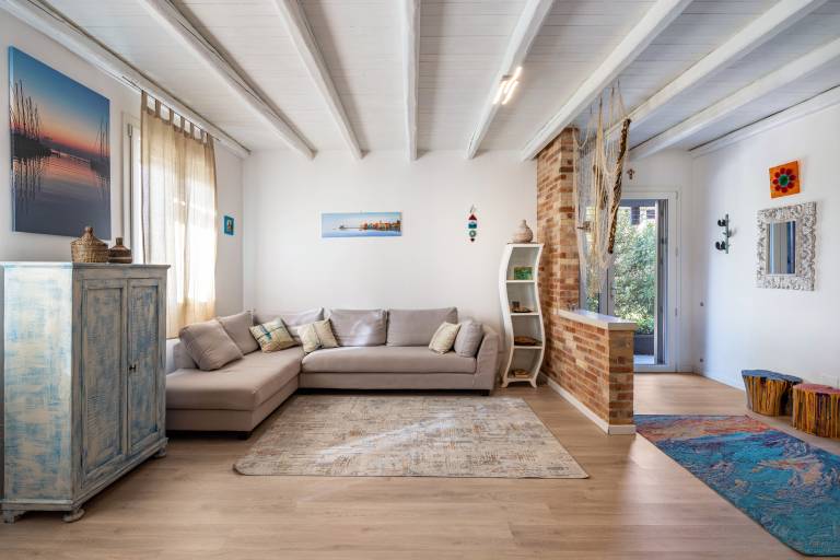 Studio Apartment 'Appartamento Brussa Beach' with Private Terrace, Wi-Fi and Air Conditioning — photo 2
