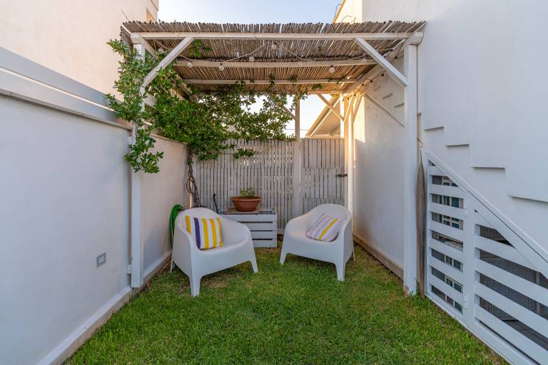 Apartment 'Falso Pepe Marzamemi' with Private Terrace and Air Conditioning in Syracuse
