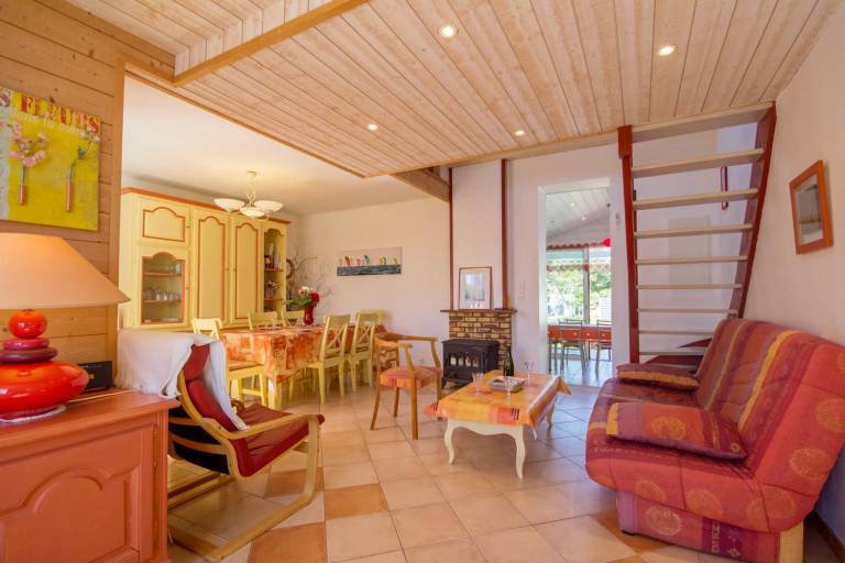 Gite with patio & yard — photo 4