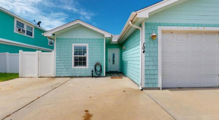 House with pool in Port Aransas, TX