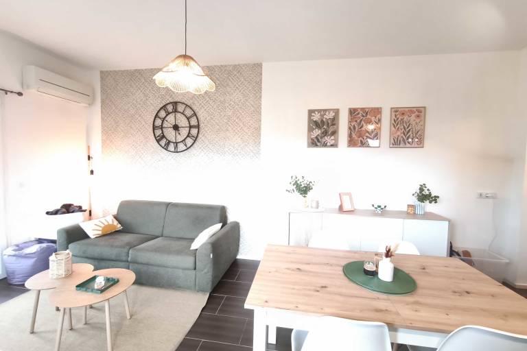 Apartment with patio — photo 2