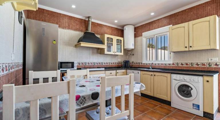 Fully equipped ample house with barbecue, yard & private pool | Good for workation | Pet-friendly — photo 3