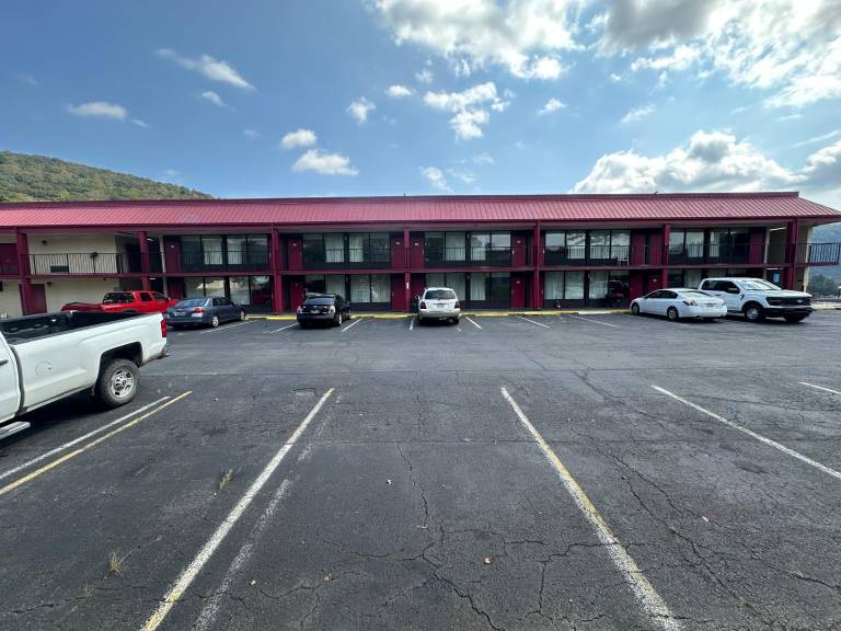 Hotel Red Rose by Townhouse Covington I-64 in Covington, VA