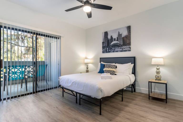 CozySuites 2BR 2BA at Kierland Commons with pool — photo 4