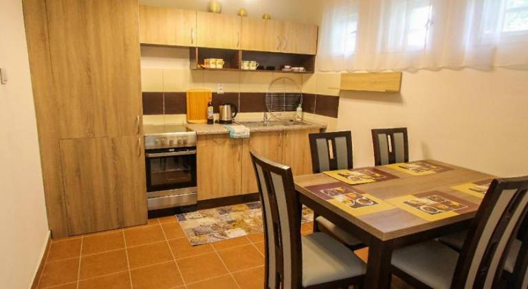 Charming chalet with yard | Pets allowed — photo 3