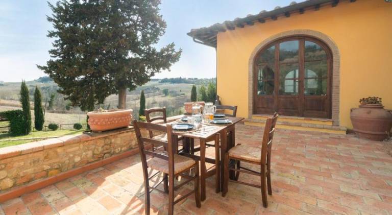 Rental apartment with barbeque & yard — photo 5
