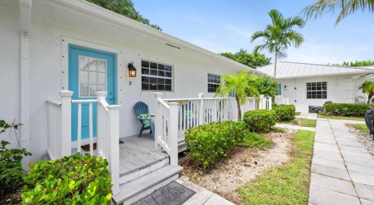 Seahorse Beach Bungalows — photo 4