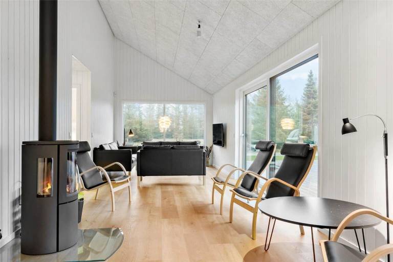 Vacation home with patio, hot tub & sauna — photo 3