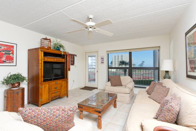 Condo with private pool — photo 4