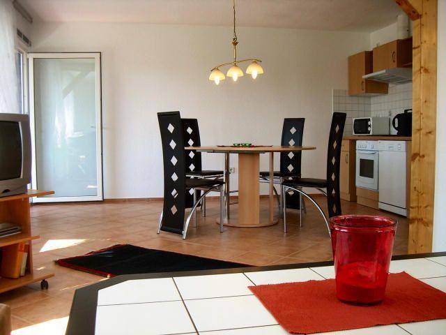 Vacation home with yard, grill & terrace — photo 5