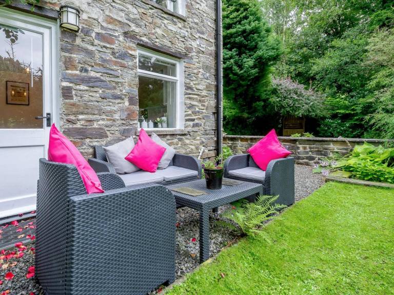 Cottage with garden | Water view — photo 4