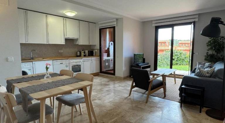 Holiday apartment with patio, private pool & garden — photo 3