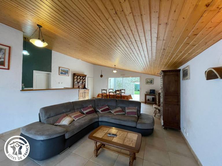 Cottage with BBQ & yard — photo 2