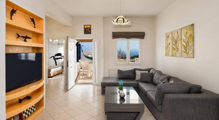 House with patio in Santorini