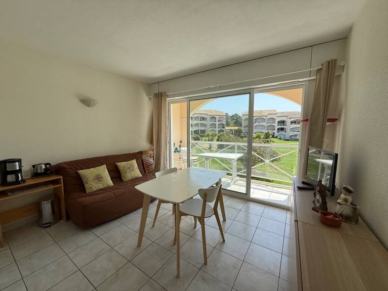 Apartment with pool — photo 4