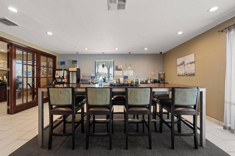 Days Inn by Wyndham Round Rock — photo 3