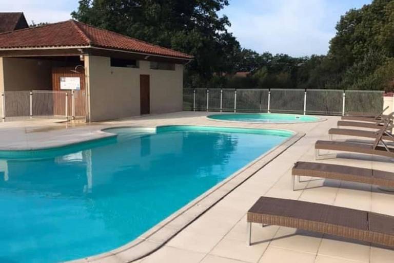 House with pool & yard — photo 5