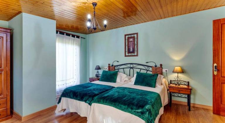 Lovely house with pool, hot tub & terrace | Pets allowed — photo 2