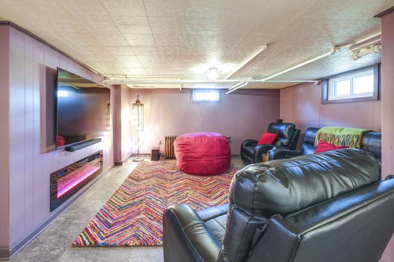 Movie Theater! Family Home, 5 Mi to Dtwn Roanoke — photo 3