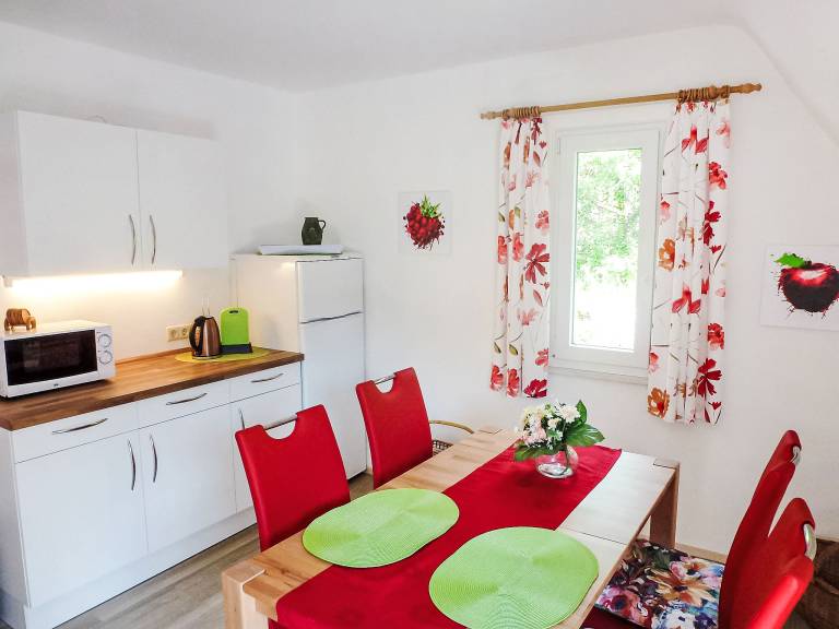 Holiday apartment with garden & patio — photo 4