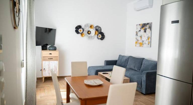 Rental apartment with pool in Chios