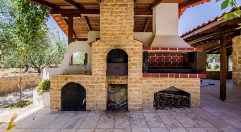 Beautiful villa with patio & yard | Pets are welcome — photo 4