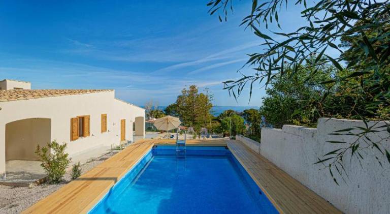 Family-oriented villa with garden, pool & barbecue | Beach nearby | Pet-friendly — photo 3