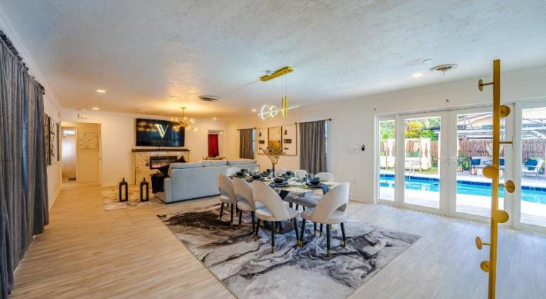 Ample villa with hot tub & pool | Pets are welcome — photo 3