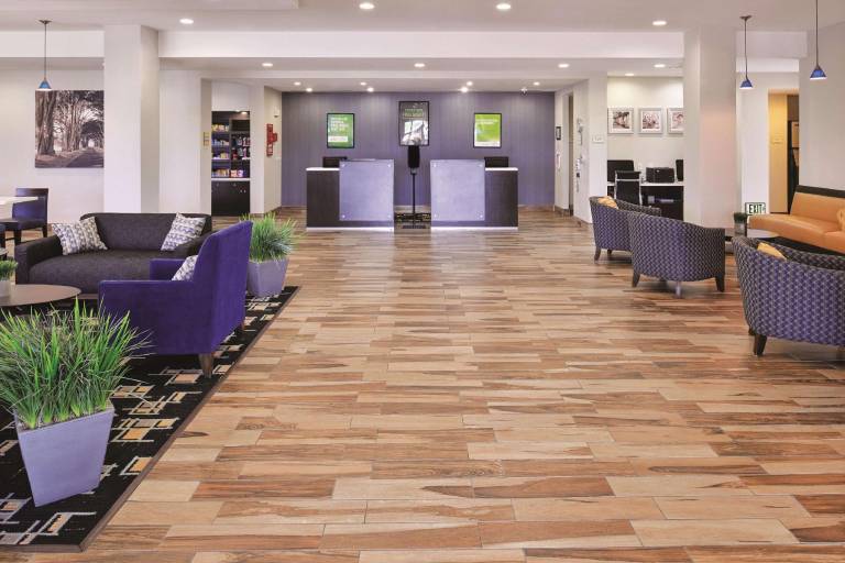La Quinta Inn & Suites by Wyndham Karnes City - Kenedy — photo 5