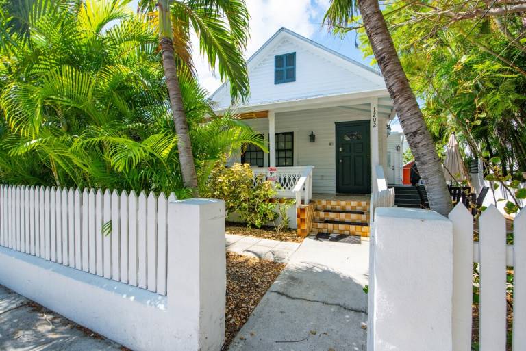 Fully equipped wonderful house with garden | Close to Southernmost Point | Close to the beach | Pets are welcome — photo 2