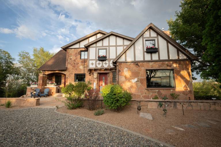 House with yard, patio & private pool — photo 4